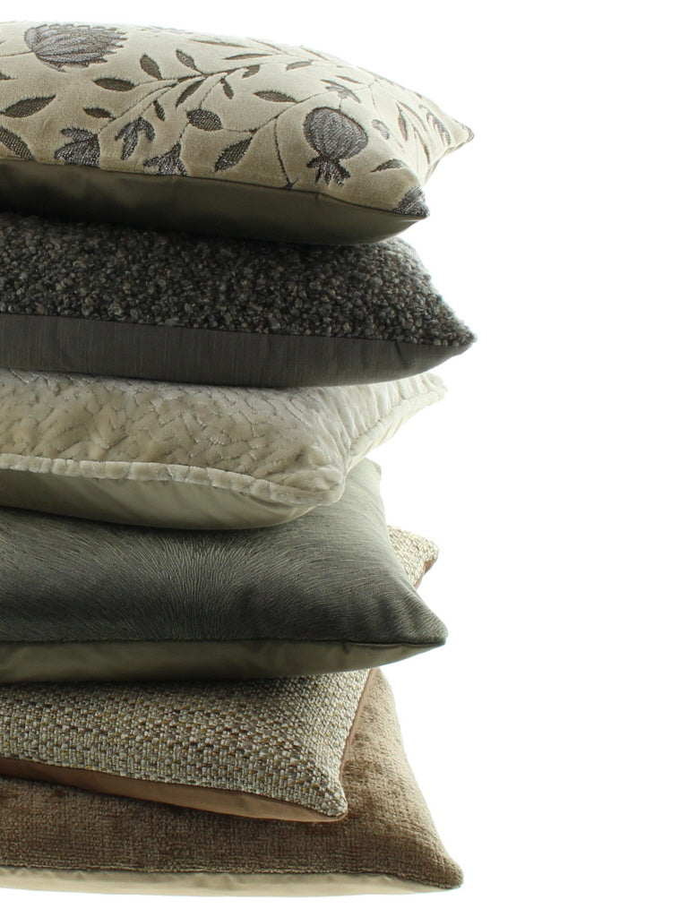 Claudi Kussen- Tommy- 30x45- Offwhite